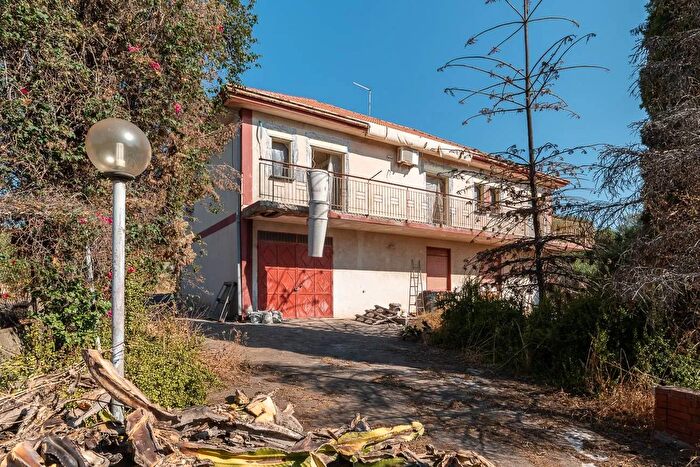 Casa con 7 locali in vendita in Via Famiglia Sdantagati Misterbianco, Misterbianco