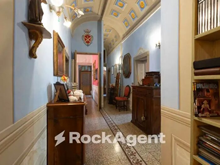 Appartamento con 6 locali in vendita in Via Santa Marta, Pisa