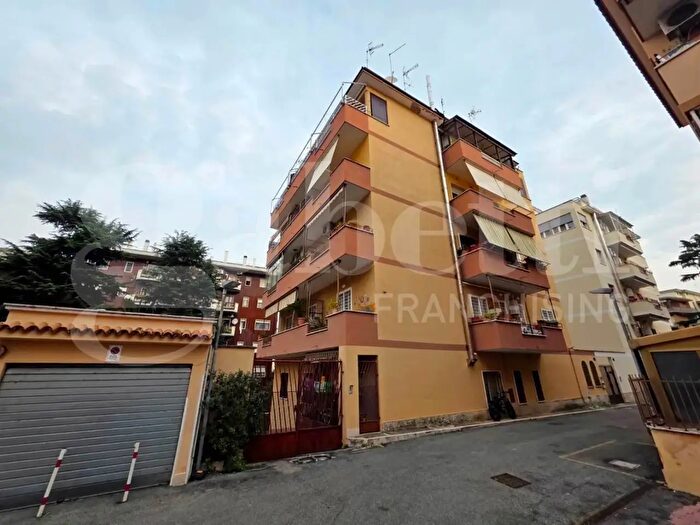 Appartamento bilocale in vendita in Via di Bravetta, Roma