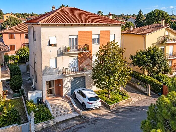 Casa con 6 locali in vendita in Via Mercantini, Monte Urano