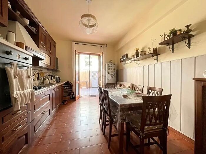Appartamento quadrilocale in vendita in Via Verdun, Prato