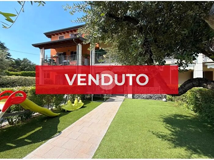 Appartamento trilocale in vendita in Via Cavour, Valeggio Sul Mincio