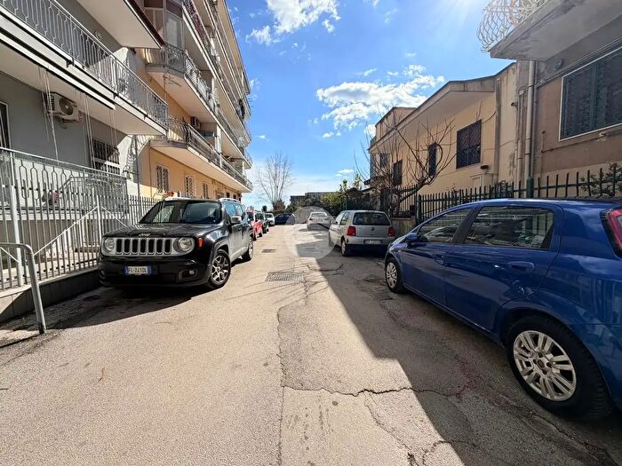 Appartamento bilocale in vendita in Via Trovatore, Napoli