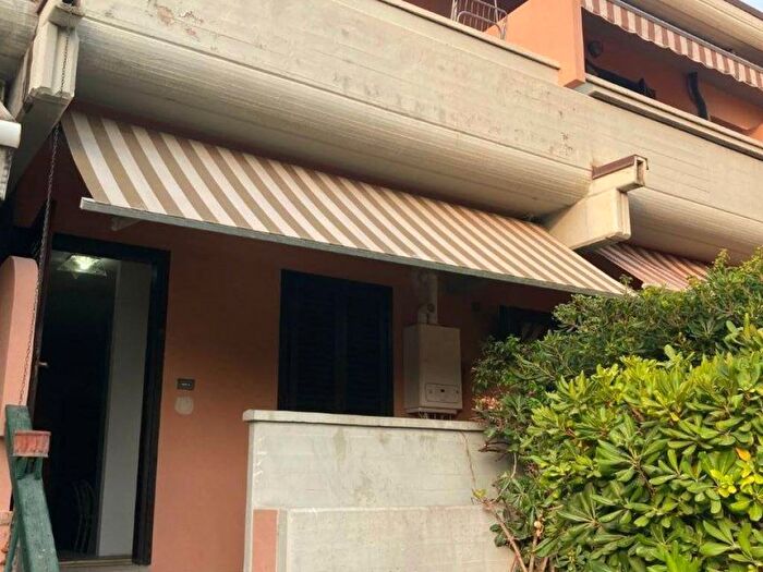 Casa quadrilocale in affitto in Viale Roma, Marina di Massa Centro, Massa