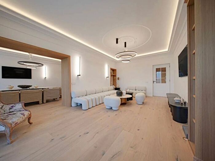 Appartamento quadrilocale in affitto in Via dellAnnunciata, Brera, Milano