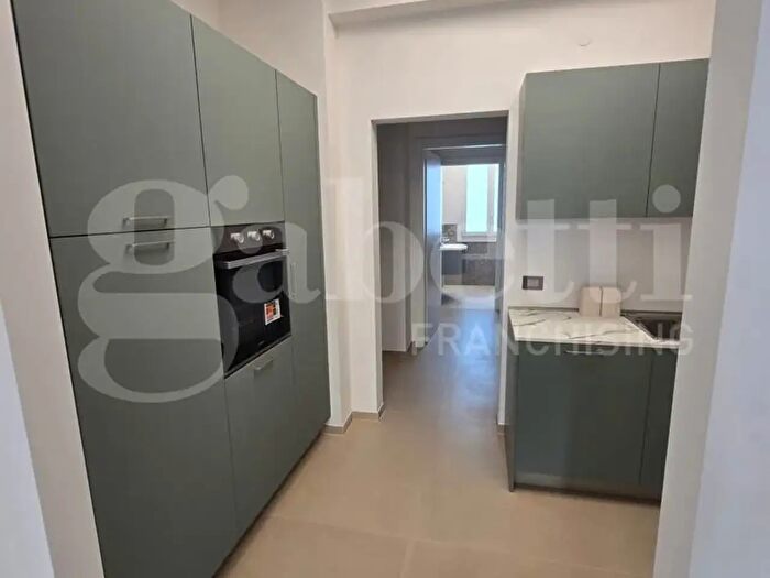 Appartamento trilocale in affitto in Via Emilia Est, Modena