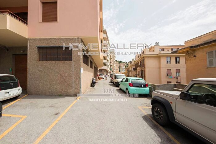 Appartamento con 6 locali in vendita in Salita Emanuele Cavallo, Genova