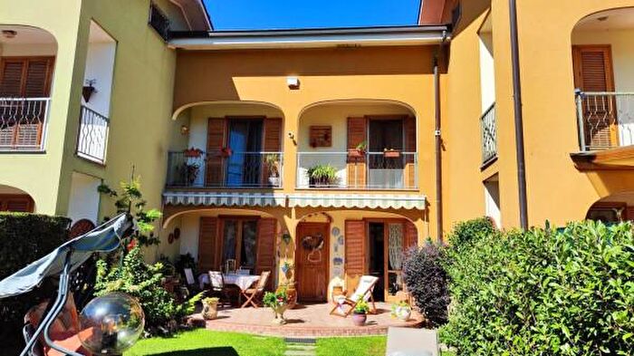 Casa con 6 locali in vendita in Via Ponte Chiusella a, Romano Canavese