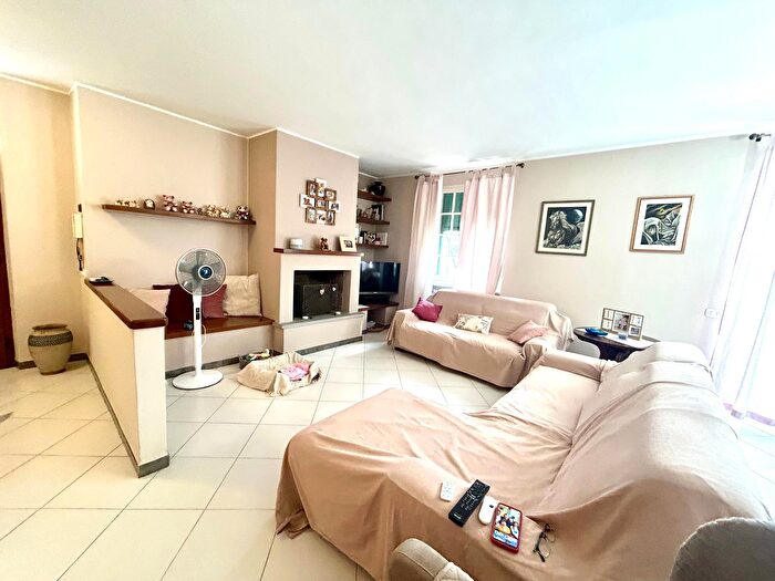 Casa con 6 locali in vendita in Sarzana