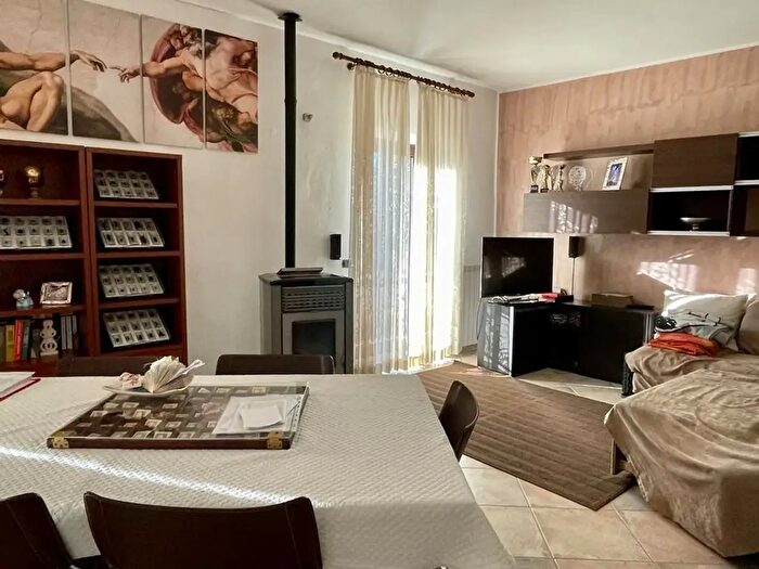 Appartamento trilocale in vendita in Via C Ferrari, Galliate Lombardo