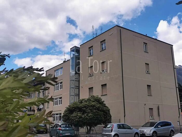 Appartamento quadrilocale in vendita in Viale Giorgio Carrel, Aosta