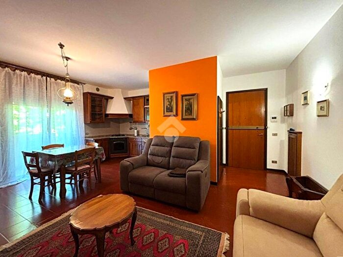 Appartamento trilocale in affitto in Via Lanzaghe, Centro, Silea
