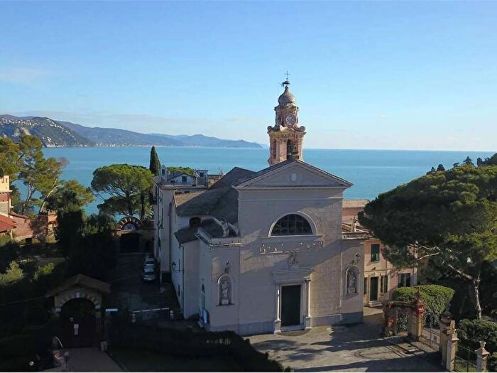 Appartamento con 6 locali in affitto in VIA AI CASTAGNETI, San Michele di Pagana, Rapallo