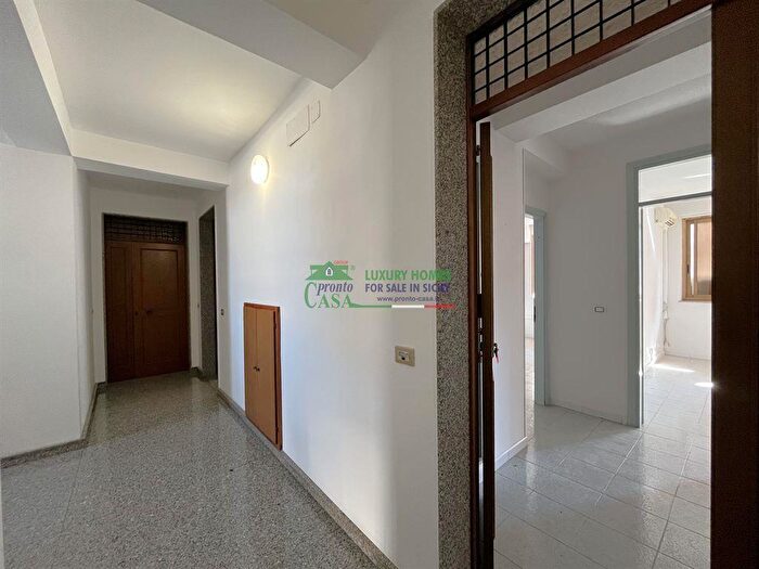 Appartamento trilocale in vendita in Via Sacro Cuore, Modica