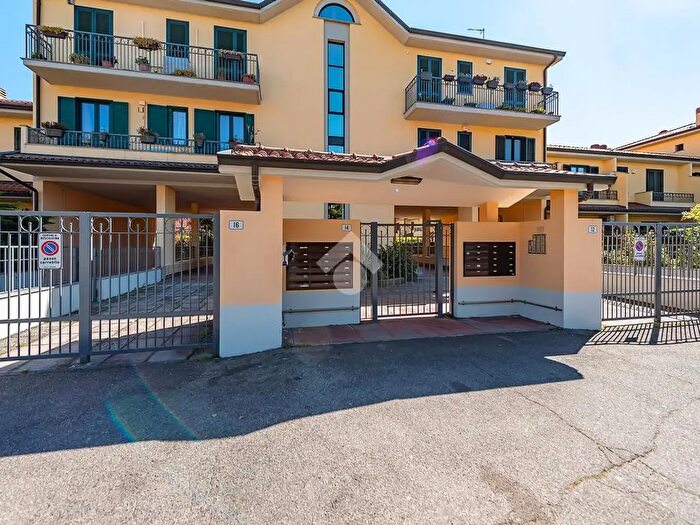 Appartamento quadrilocale in vendita in Via Dante, Rescaldina