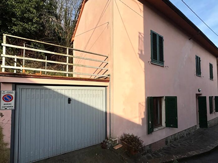 Casa con 5 locali in vendita in Via del Bisenzio, Vernio