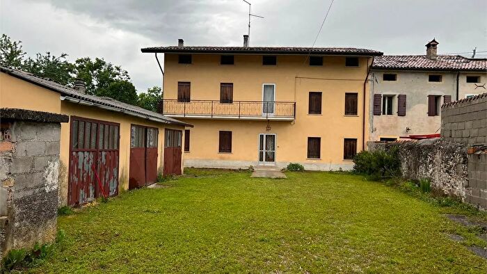 Casa con 6 locali in vendita in Moriago della Battaglia Via Roma, Montebelluna
