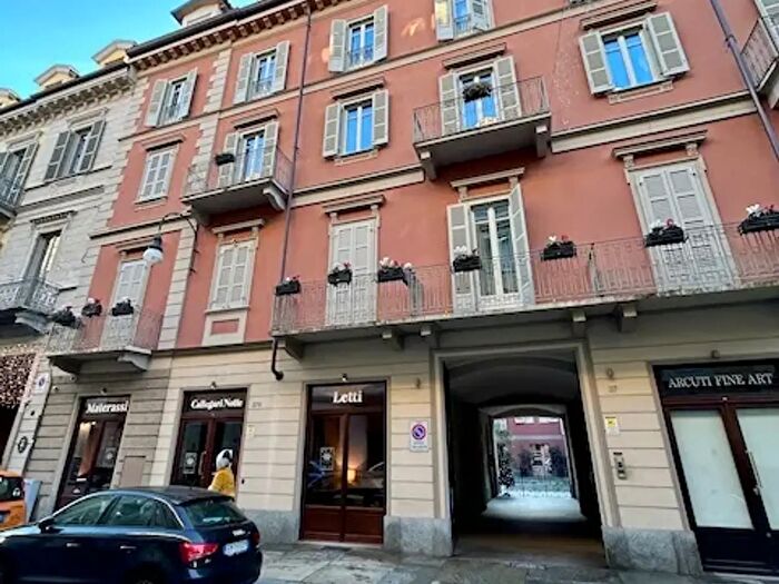 Appartamento bilocale in affitto in Via della Rocca, Torino