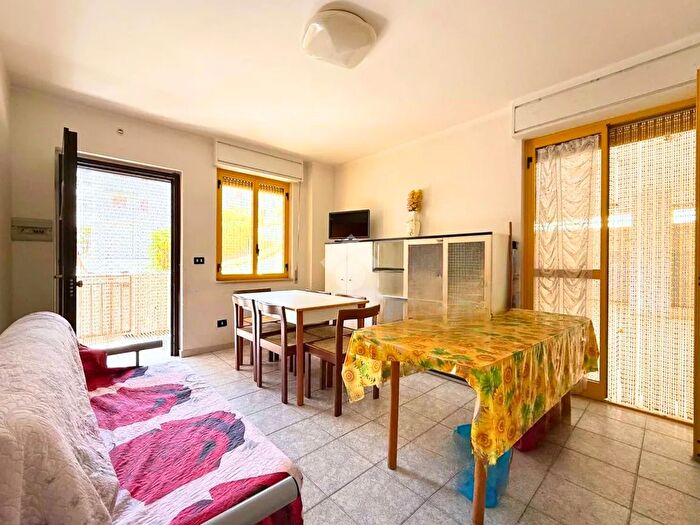 Appartamento trilocale in vendita in Contrada Santa Barbara, Rodi Garganico