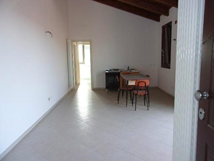 Appartamento trilocale in vendita in Via Piangipane, Ravenna