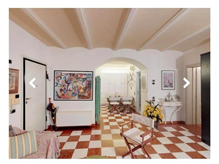 Appartamento con 6 locali in affitto in Viareggio