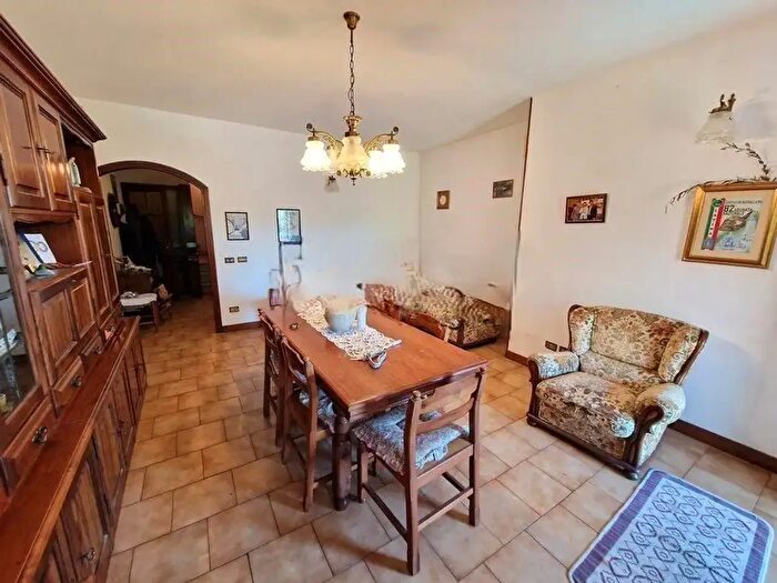 Casa con 5 locali in vendita in Pietrasanta