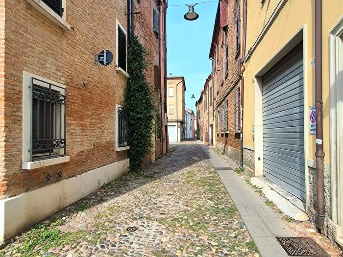 Appartamento con 5 locali in vendita in Via Capo delle Volte, Ferrara