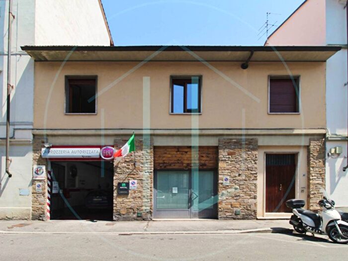 Appartamento con 6 locali in affitto in Via Enrico Petrella, Porta al Prato San Jacopino, Firenze