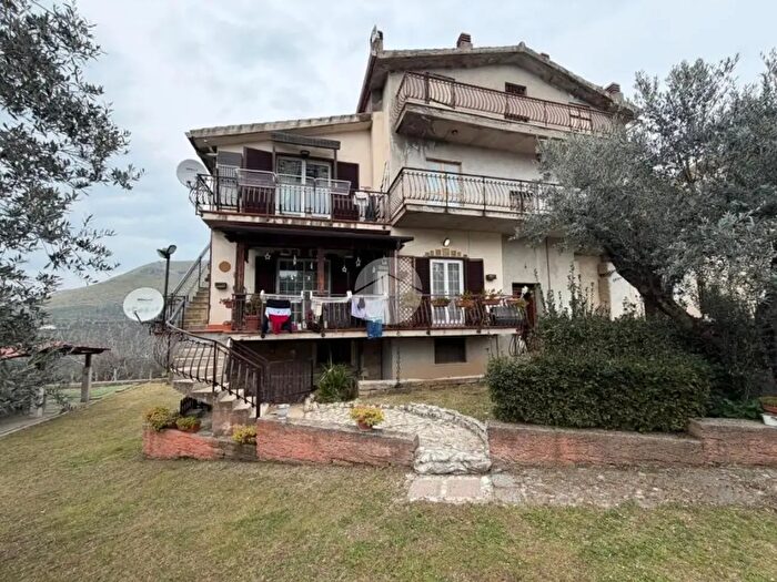 Appartamento trilocale in vendita in Sp Acquaviva, Nerola