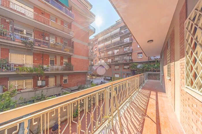 Appartamento trilocale in vendita in Via Ugo Ojetti, Roma