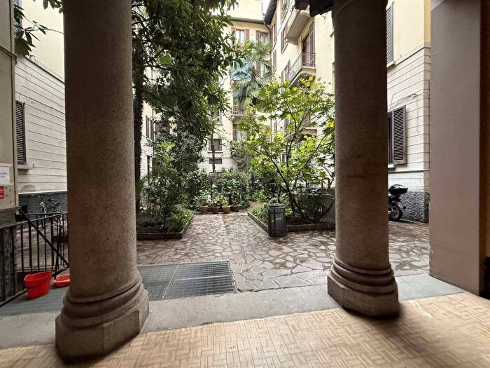 Appartamento bilocale in affitto in Via Luigi Settembrini, Centrale, Milano