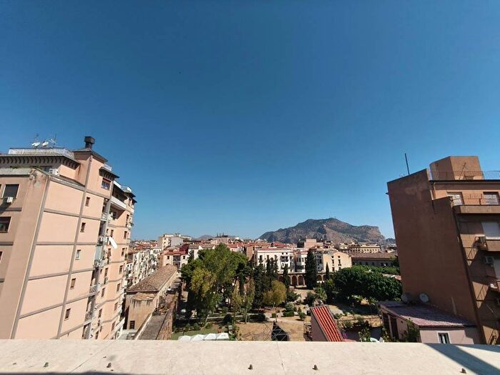 Appartamento con 5 locali in affitto in Via Nicolò Turrisi, Zisa, Palermo