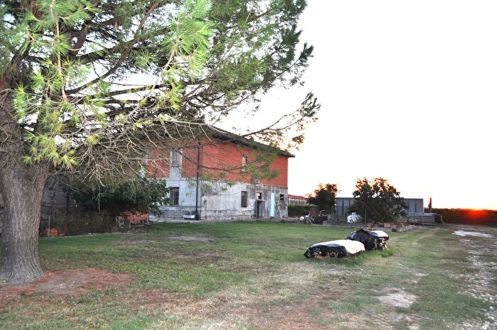 Casa con 8 locali in vendita in Via Frascata Conselice, Conselice