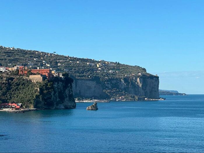 Appartamento trilocale in affitto in Centro, Vico Equense