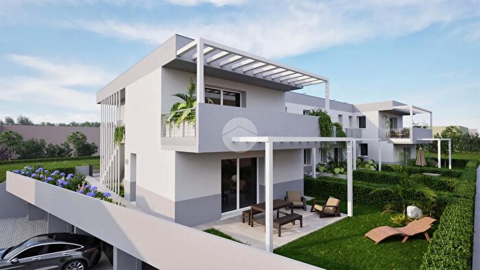 Appartamento trilocale in vendita in Piazza Angelini, Castelnuovo Del Garda