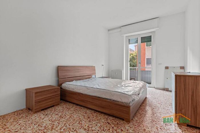 Appartamento trilocale in affitto in Via Ignazio Ciaia, Dergano, Milano