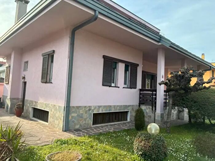 Casa con 5 locali in vendita in Via Eugenio Villoresi, Cornaredo