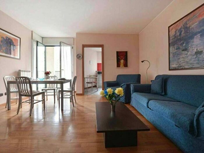 Appartamento trilocale in affitto in Viale Cassala, Navigli Darsena, Milano