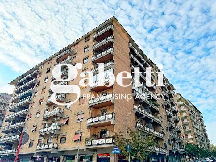 Appartamento trilocale in vendita in Via Alatri, Roma