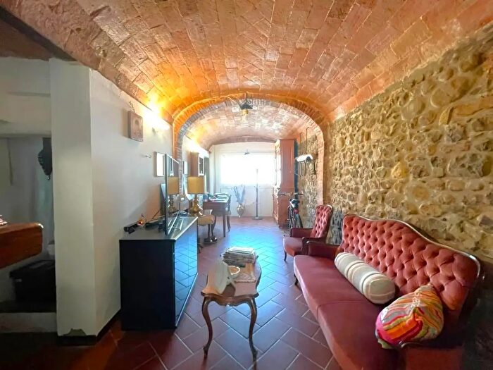 Casa quadrilocale in vendita in Via Empolese, Scandicci