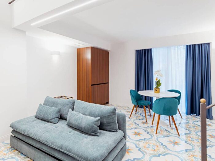 Appartamento bilocale in affitto in Via Atri, Centro Storico, Napoli