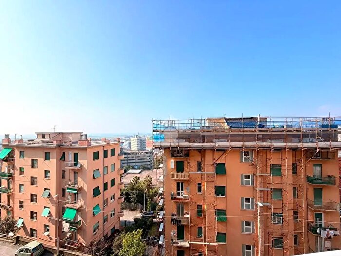 Appartamento quadrilocale in vendita in Via l Calda, Genova