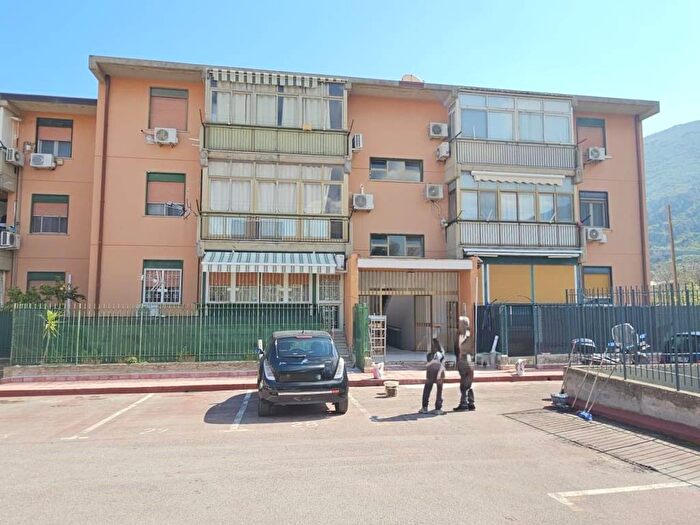 Appartamento monolocale in affitto in Via Santa Maria di Gesù, Belmonte Chiavelli, Palermo