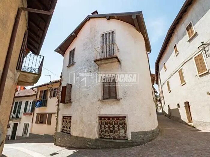 Casa trilocale in vendita in Via Gioacchino De Filippis, Gignese
