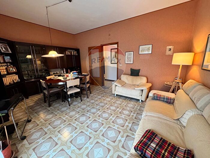 Appartamento con 6 locali in vendita in Via Sofio Ferrero, Siracusa