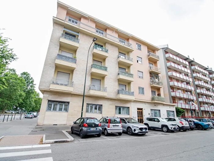 Appartamento trilocale in vendita in Via Publio Elvio Pertinace, Torino