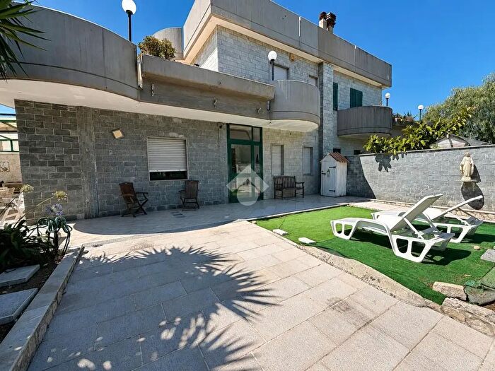 Casa quadrilocale in vendita in Via Nicola dell'Olio, Bari