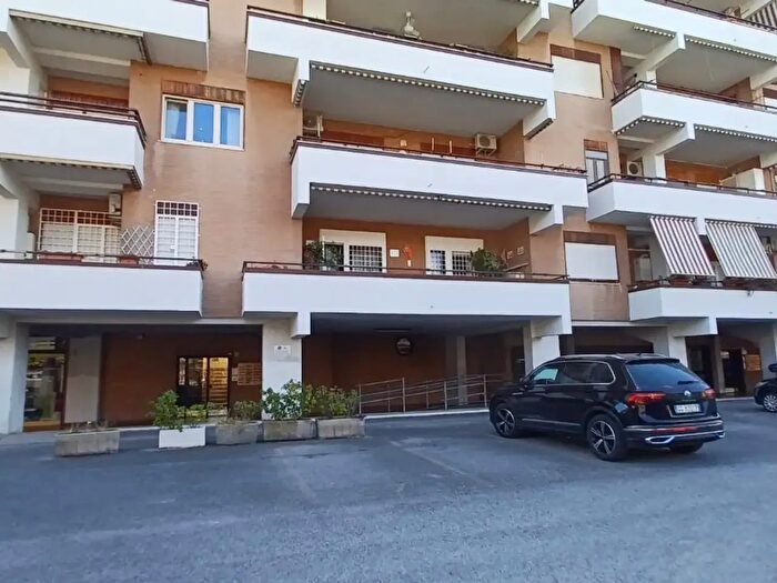 Appartamento quadrilocale in affitto in Via Roberto Lepetit, Roma