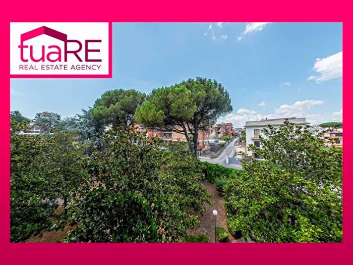 Appartamento quadrilocale in vendita in Via al Sesto Miglio, Roma