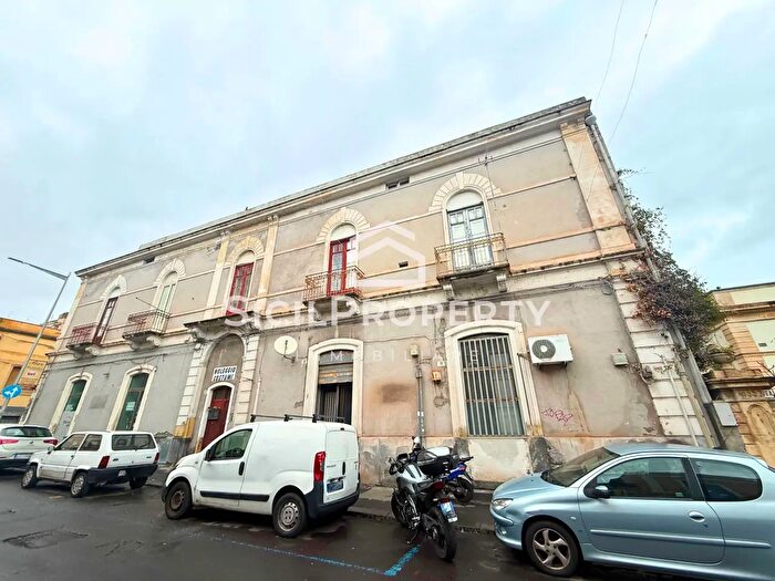 Appartamento trilocale in vendita in Via Duca degli Abruzzi, Catania